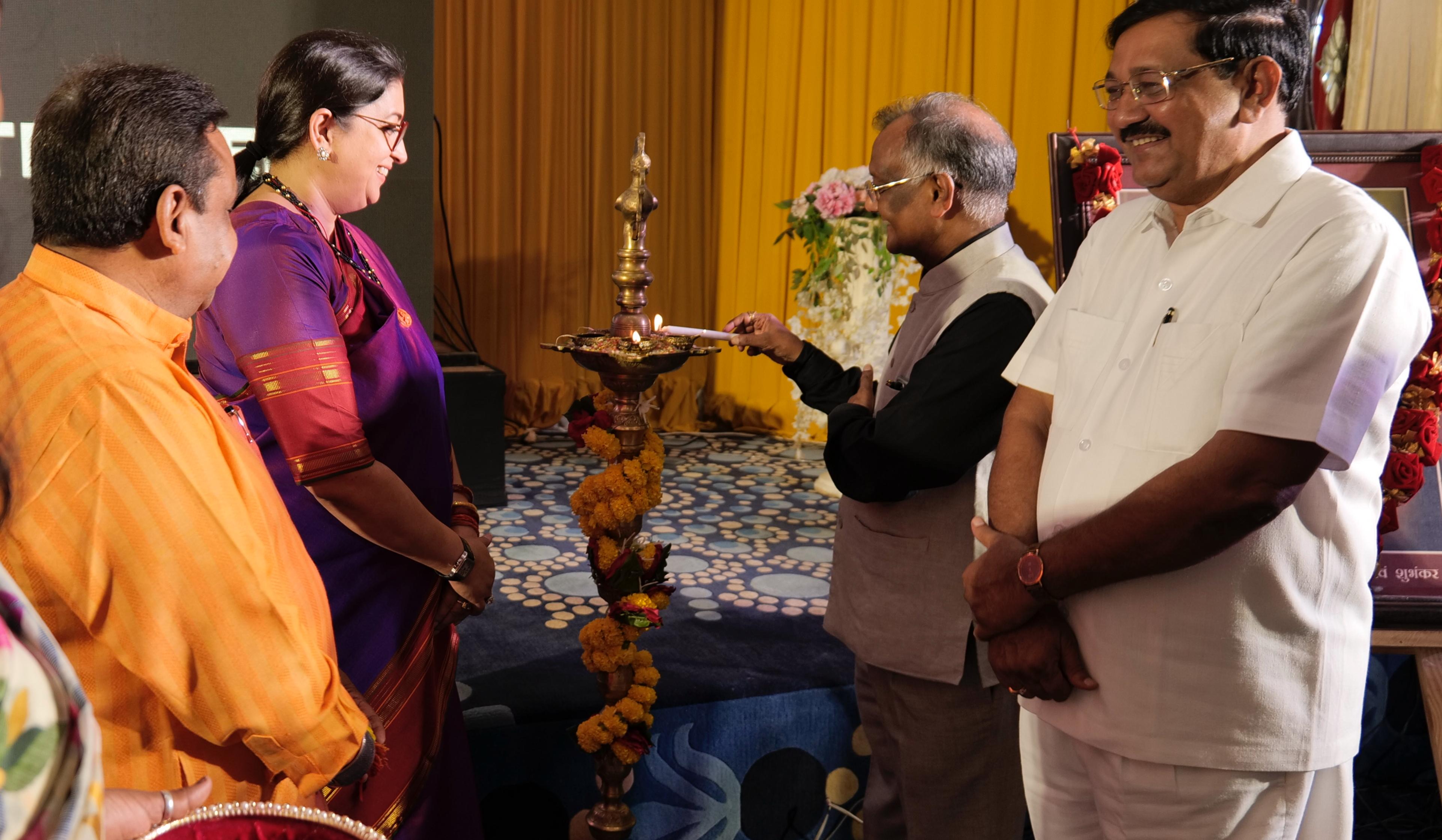 In the annual general meeting of CAIT, the decision to empower 300,000 women entrepreneurs by providing them positions from the national to the taluka level was unanimously passed.