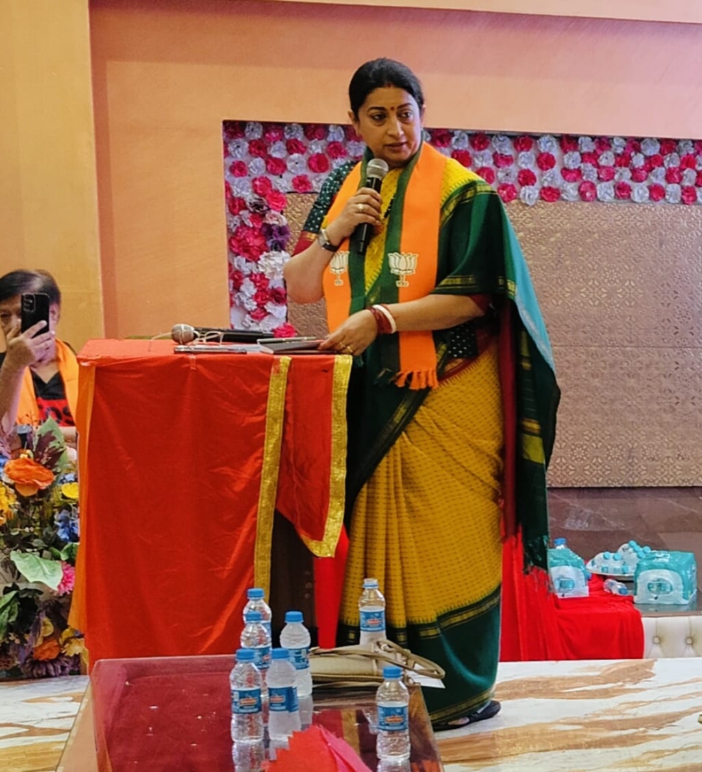 Smriti Irani pushes BJP Membership Drive in Chandani chawk lok sabha constituency